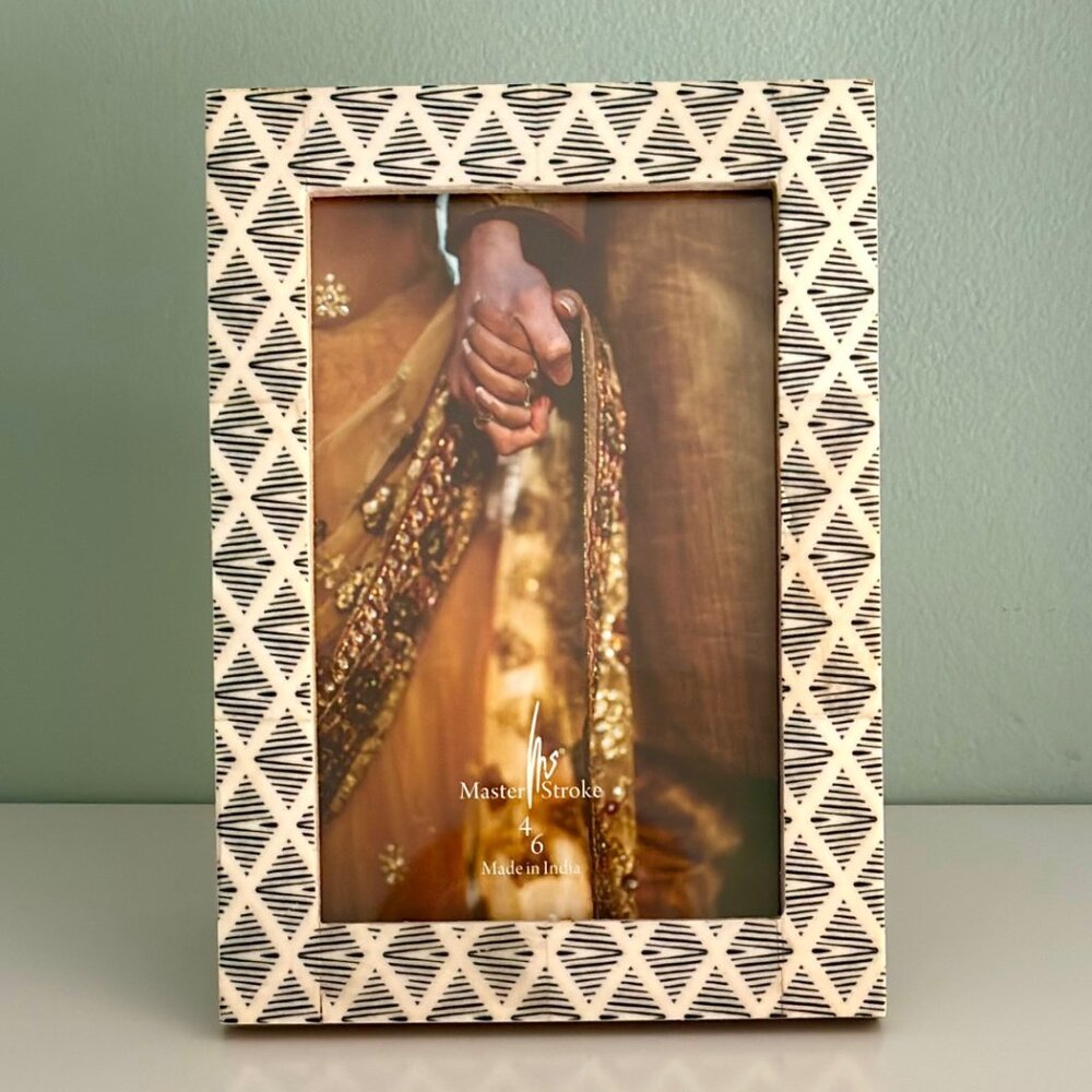 Master Stroke 4x6 bone and wood frame, black & cream bone geometric pattern